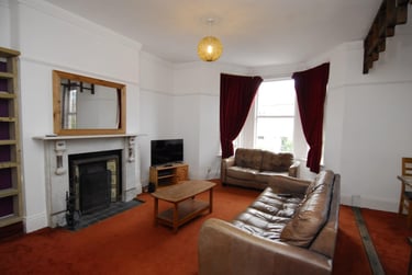 2 bed flat, Kingsley Road, North Hill, Plymouth, PL46QW - Image 2